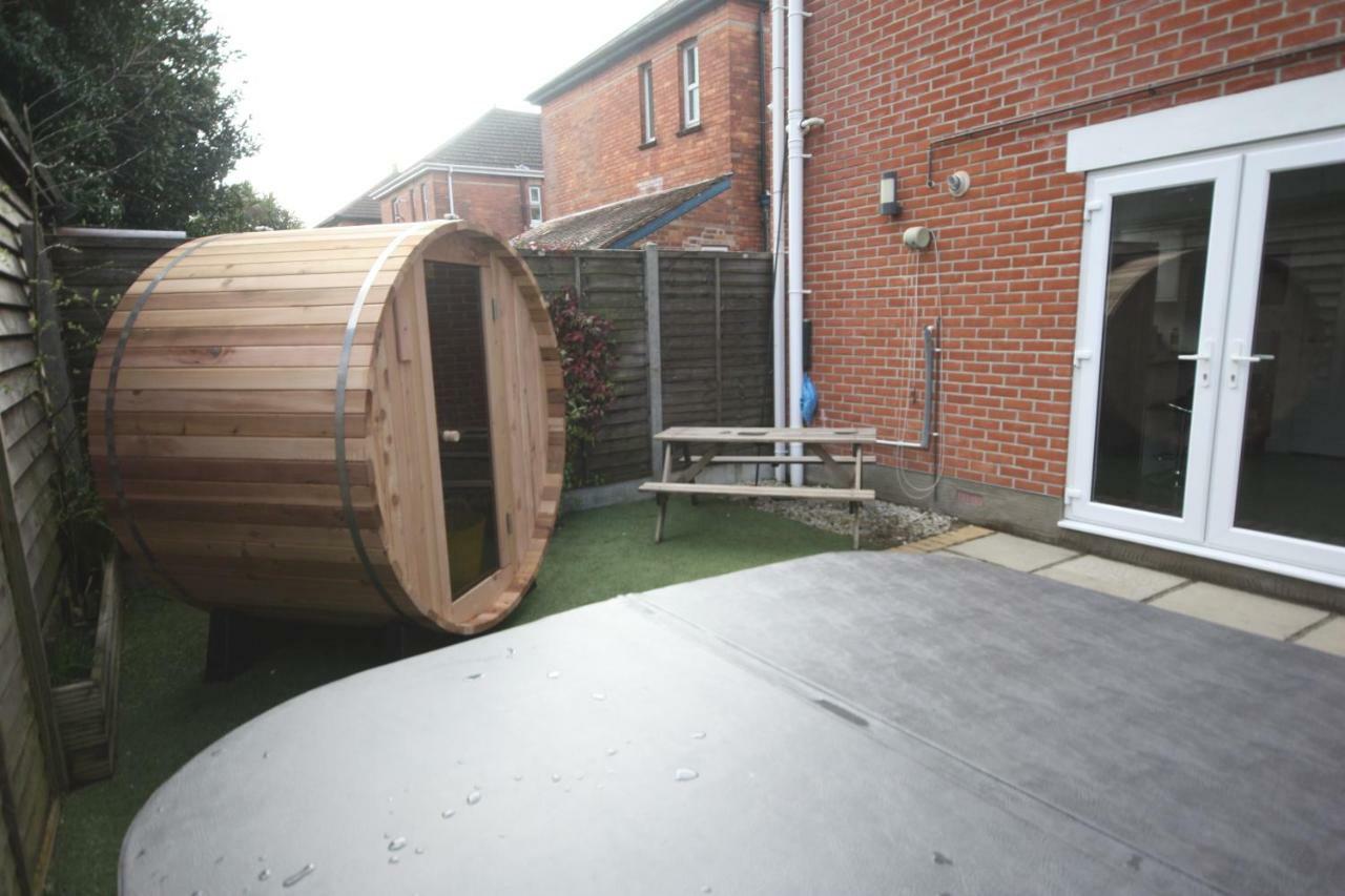 Holiday Home Hot Tub&Sauna Bournemouth Exterior foto