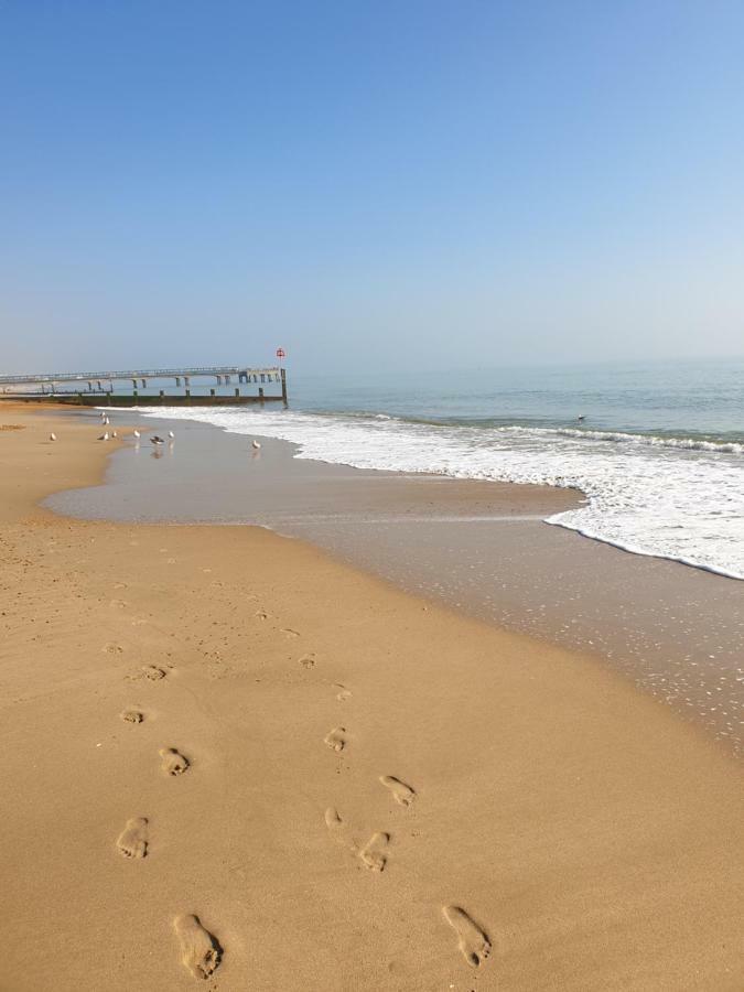 Holiday Home Hot Tub&Sauna Bournemouth Exterior foto